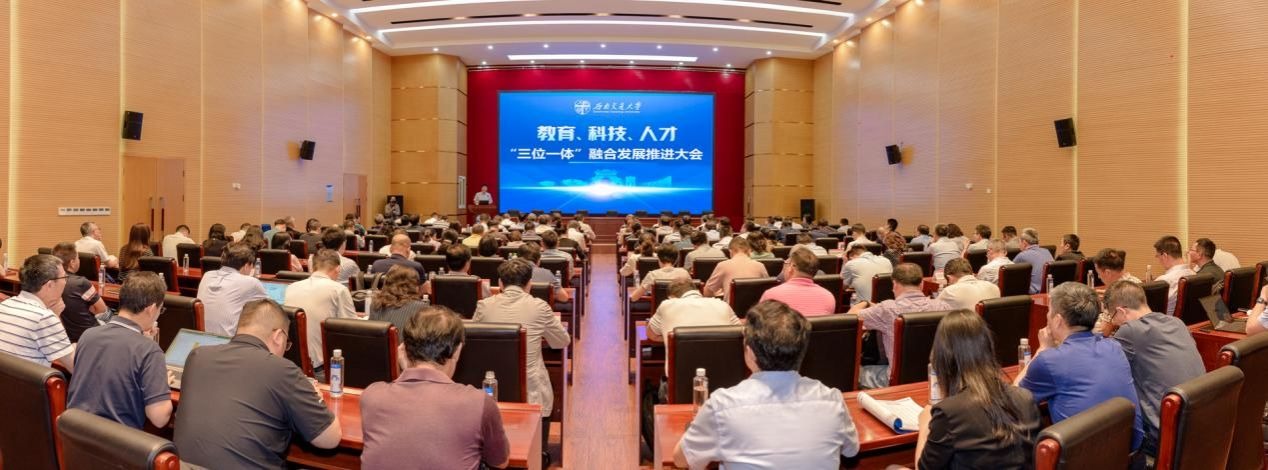 365英国上市集团